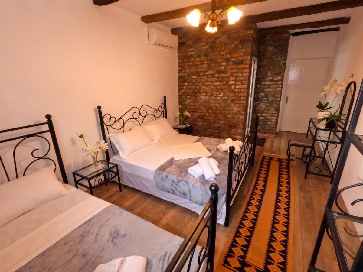Intown Guesthouse Shkoder Exterior photo