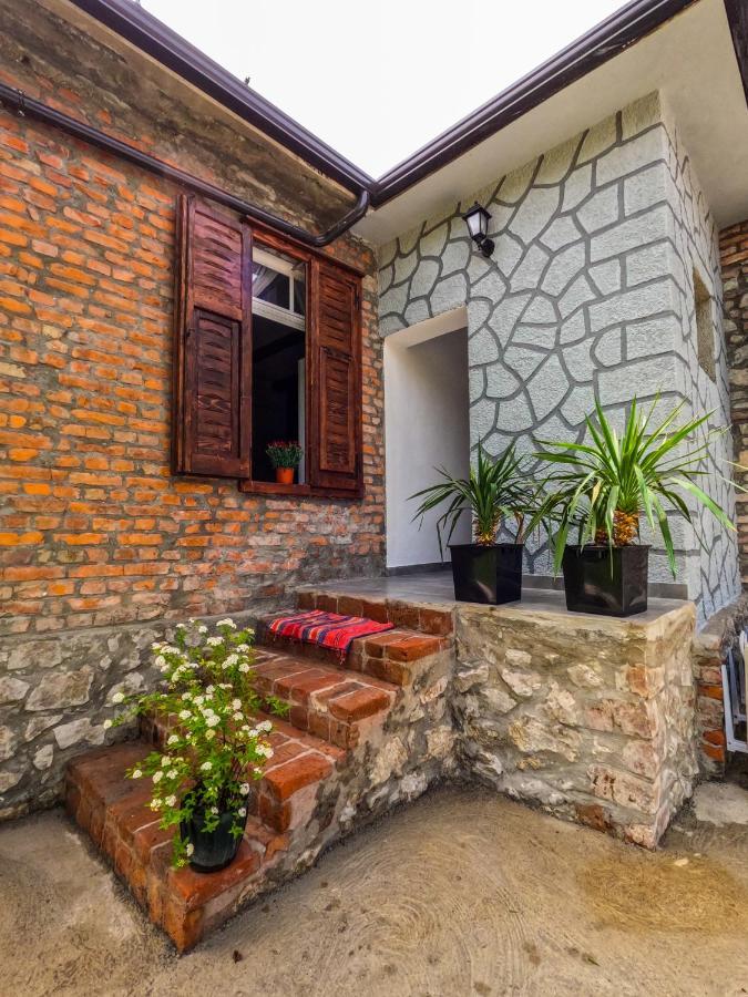 Intown Guesthouse Shkoder Exterior photo