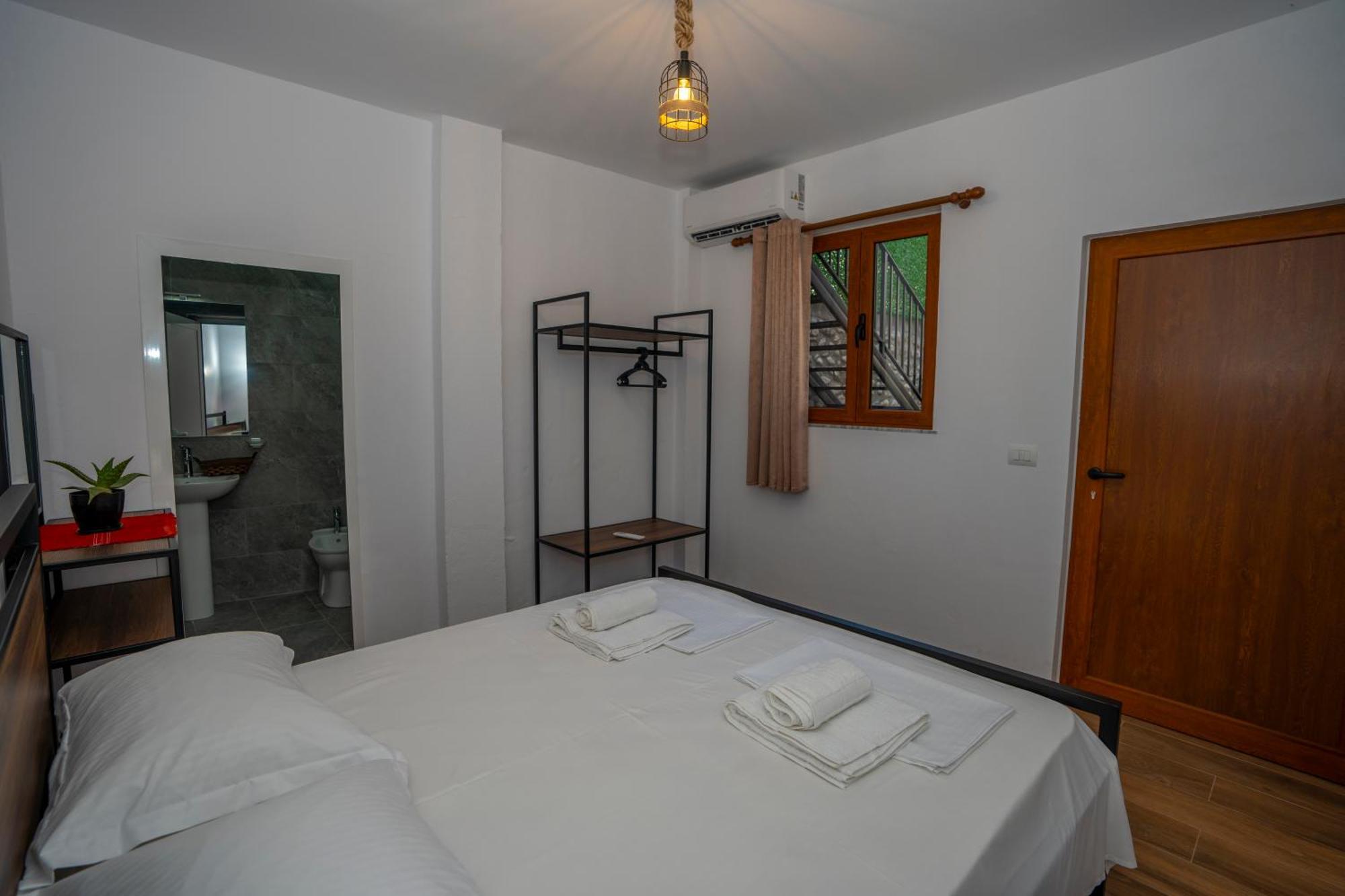 Intown Guesthouse Shkoder Exterior photo