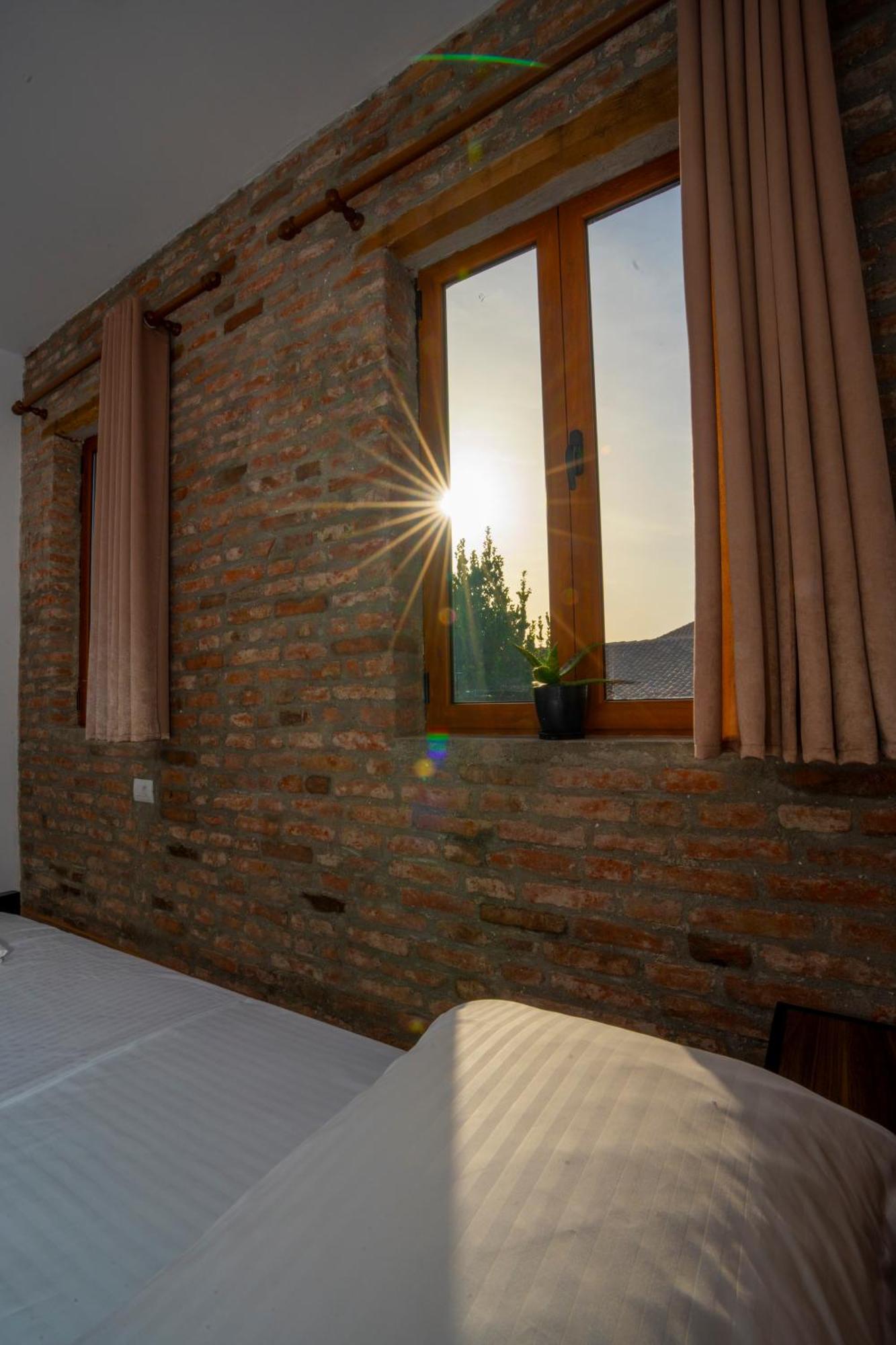 Intown Guesthouse Shkoder Exterior photo