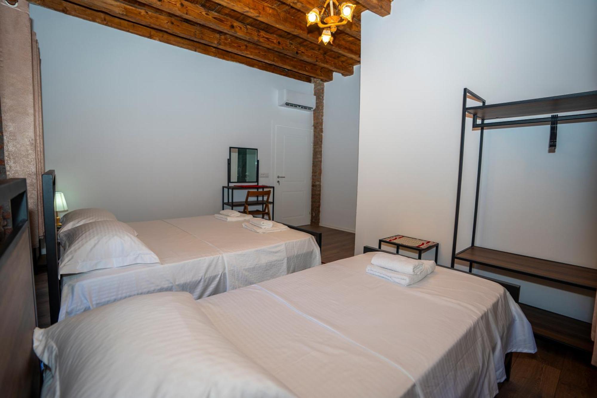 Intown Guesthouse Shkoder Exterior photo