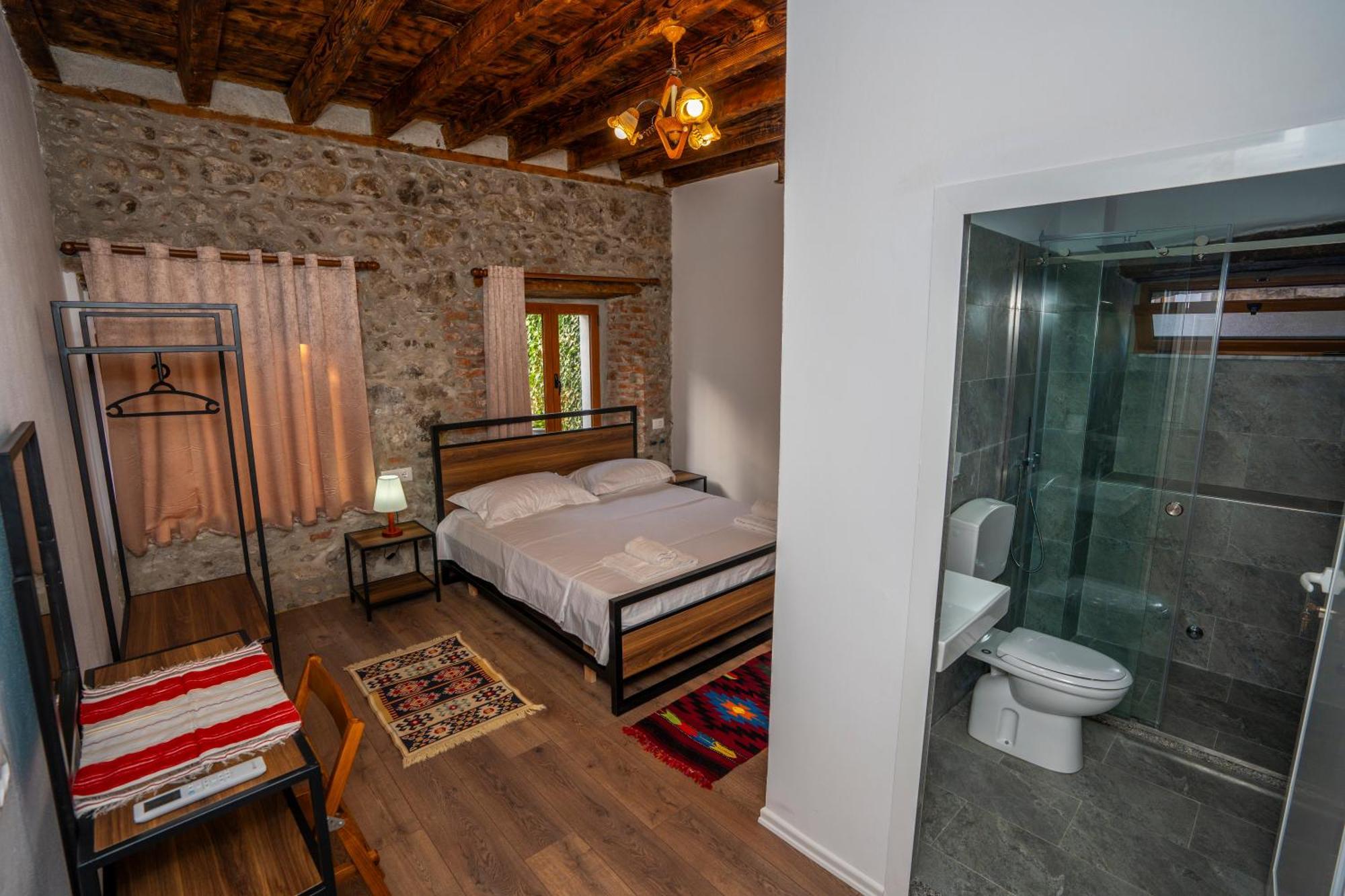Intown Guesthouse Shkoder Exterior photo