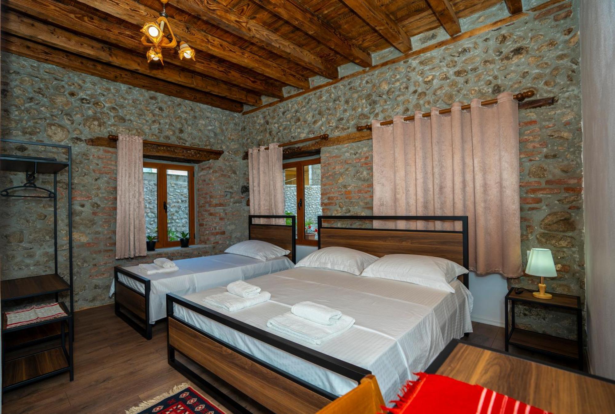 Intown Guesthouse Shkoder Exterior photo